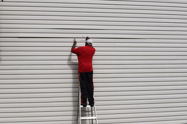 Cost of Loose Siding Repair in Easton